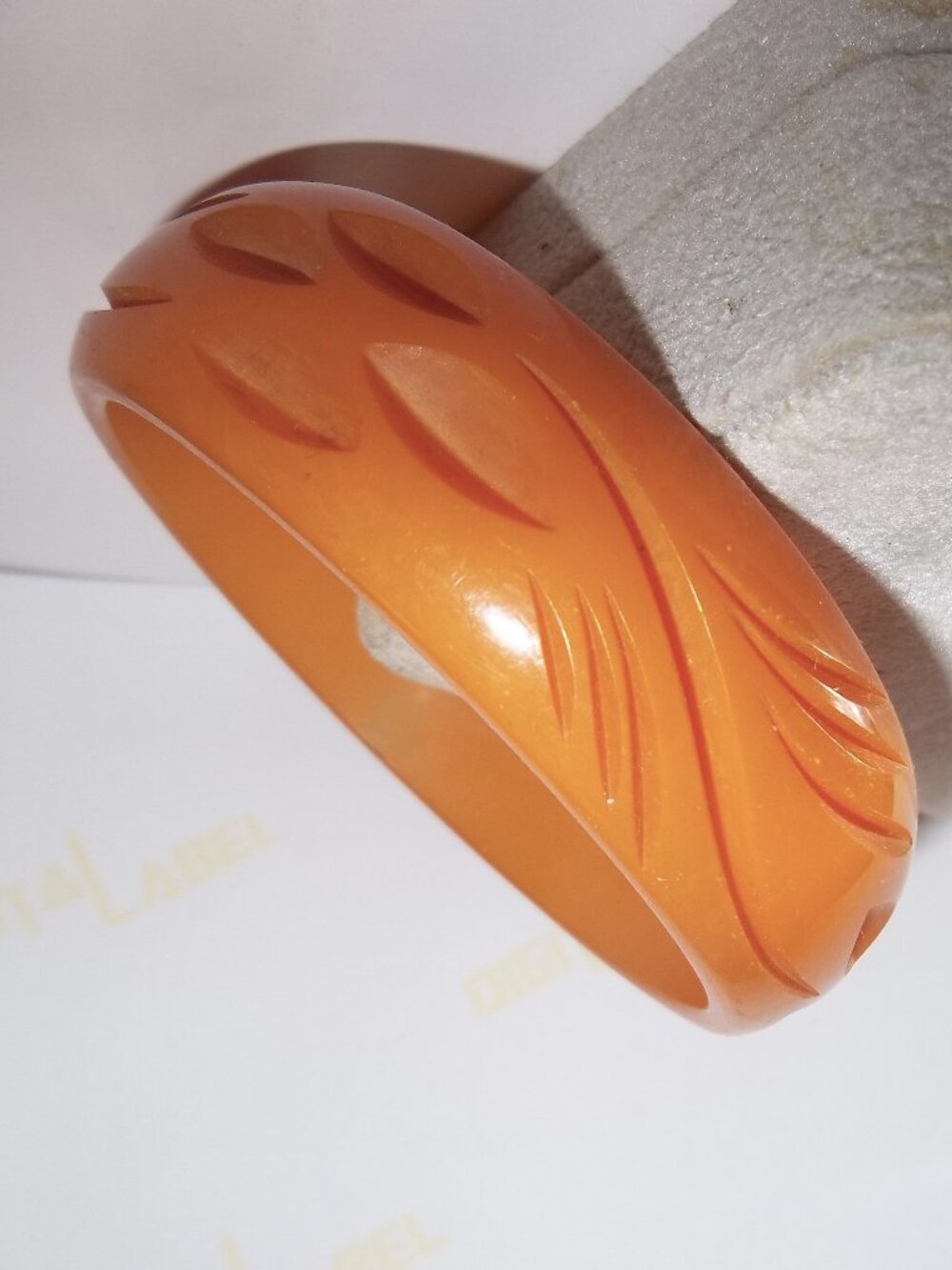 Vintage 40's Bakelite Carved Butterscotch Bangle Bracelet -3/4"w EUC - Picture 3 of 5